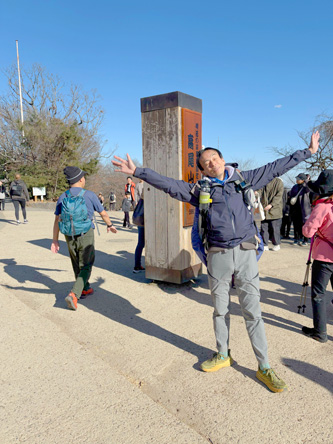 山頂の人混みも若干マイルド