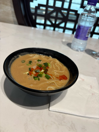 担々麺はスープがヨシ。麺はしなしなーｗ