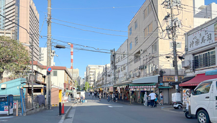 水曜は築地の場外市場はお休みなんかな？
