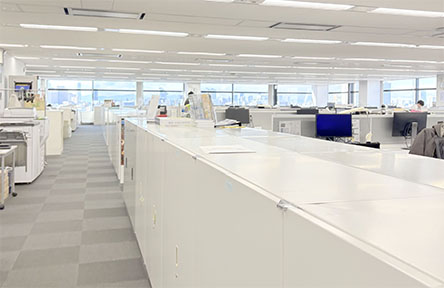 窓が広くて羨ましい国内営業部