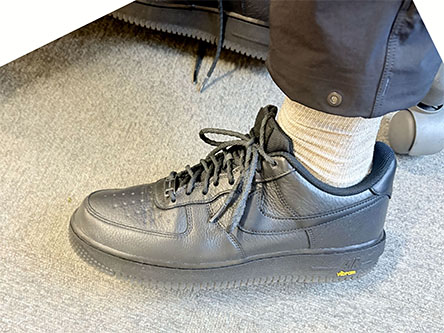 AF1のゴアに、ゴム紐シューレースを装着する直前